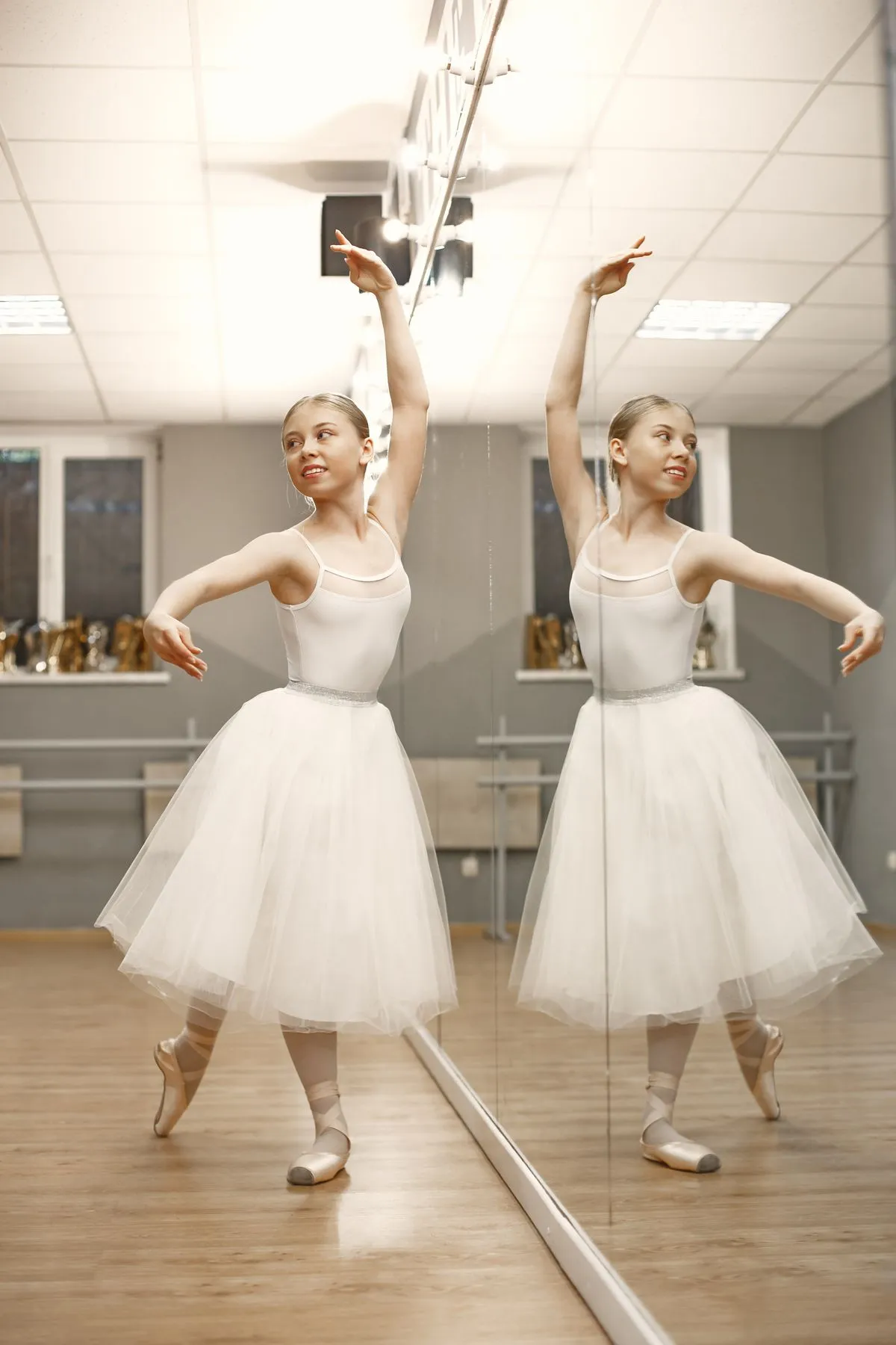 A young ballerina dancing en pointe
